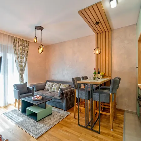 Lux Odiseja - Sa Garazom * Zlatibor