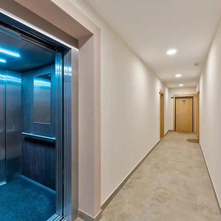 Lux Odiseja - Sa Garazom