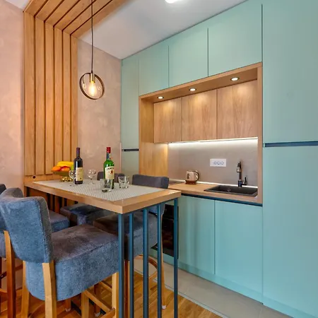 Lux Odiseja - Sa Garazom * Zlatibor