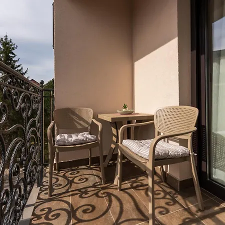 Lux Odiseja - Sa Garazom *